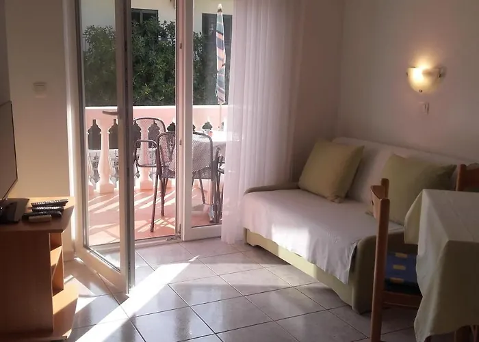 With A Parking Space - 6331